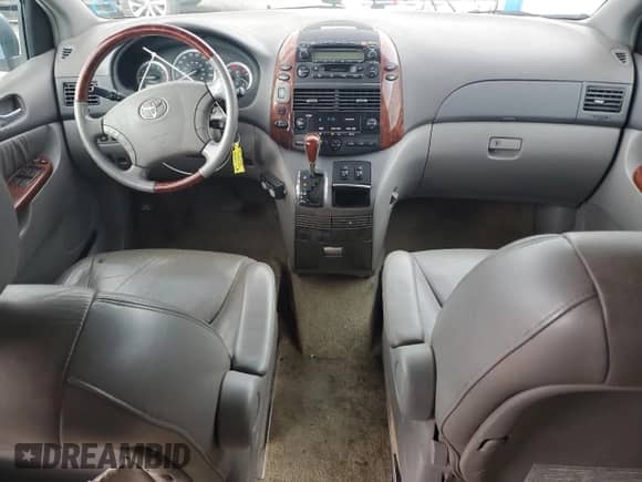 2004 Toyota Sienna XLE z VIN 5TDZA22CX4S194448, wystawiony jako Copart lot #86598465 z przebiegiem 102 643 mil mil oraz Czysty tytuł • Clean title. Historia ofert i sprzedaży dostępna na DreamBid. Obrazek 8.