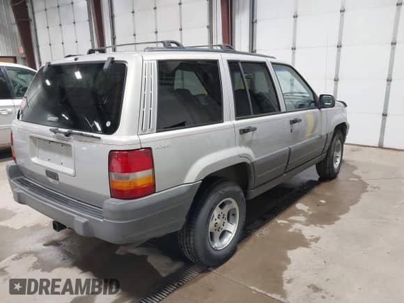 1996 Jeep Grand Cherokee Laredo z VIN 1J4GZ58S5TC293897, wystawiony jako IAAI lot #42435233 z przebiegiem 167 432 mil mil oraz . Historia ofert i sprzedaży dostępna na DreamBid. Obrazek 4.
