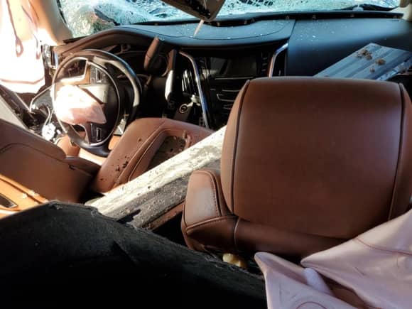 2018 Cadillac Escalade Premium Luxury z VIN 1GYS3CKJ0JR391231, wystawiony jako Copart lot #87106654 z przebiegiem Nie podano mil oraz Nie do naprawy • Non repairable. Historia ofert i sprzedaży dostępna na DreamBid. Obrazek 8.