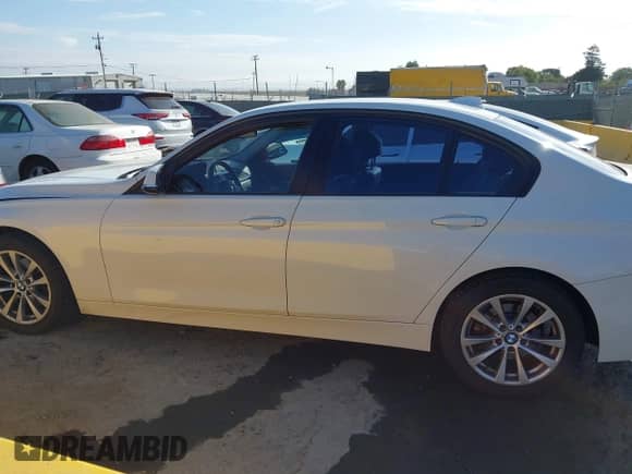 2018 BMW 3 Series 320i with VIN WBA8A9C55JAH12687, listed as a IAAI auction lot 43262965 with 125,811 mi miles and . Bid and sale history available at DreamBid. Image 14.