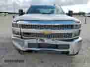 2019 Chevrolet Silverado 2500HD Work Truck z VIN 1GC1KREG8KF268318, wystawiony jako Copart lot #63873535 z przebiegiem 50 088 mil mil oraz Szkoda całkowita • Salvage title. Historia ofert i sprzedaży dostępna na DreamBid. Obrazek 5.