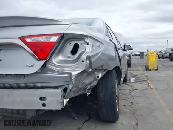 2017 Toyota Camry LE z VIN 4T1BF1FK5HU667068, wystawiony jako IAAI lot #43363605 z przebiegiem 119 153 mil mil oraz . Historia ofert i sprzedaży dostępna na DreamBid. Obrazek 18.