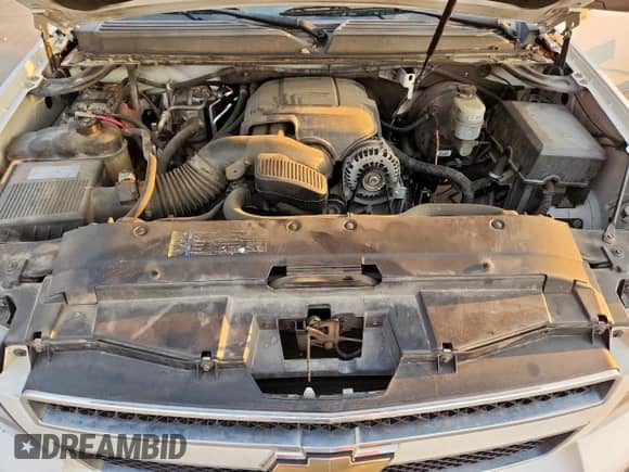 2010 Chevrolet Suburban LT z VIN 1GNUCJE0XAR281350, wystawiony jako Copart lot #68545495 z przebiegiem 240 834 mil mil oraz Czysty tytuł • Clean title. Historia ofert i sprzedaży dostępna na DreamBid. Obrazek 12.