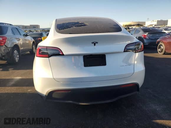2024 Tesla Model Y Long Range with VIN 7SAYGDEE4RF158417, listed as a Copart auction lot 82092035 with 7,756 mi miles and Salvage title. Bid and sale history available at DreamBid. Image 6.
