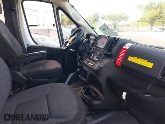 2023 Ram ProMaster Cargo z VIN 3C6LRVVG1PE598744, wystawiony jako IAAI lot #42946879 z przebiegiem Nie podano mil oraz . Historia ofert i sprzedaży dostępna na DreamBid. Obrazek 5.