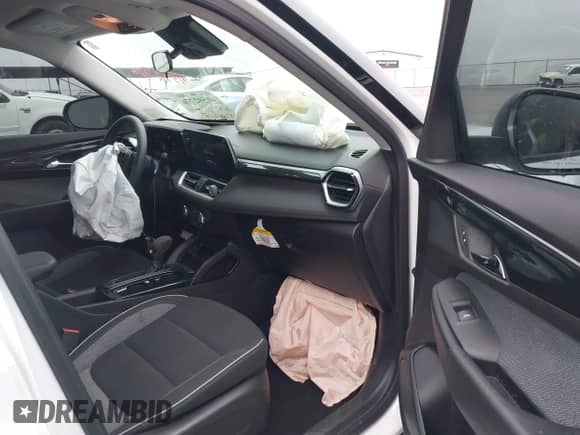 2024 Chevrolet TrailBlazer LS with VIN KL79MMS23RB080183, listed as a IAAI auction lot 41592776 with 25,701 mi miles and . Bid and sale history available at DreamBid. Image 5.