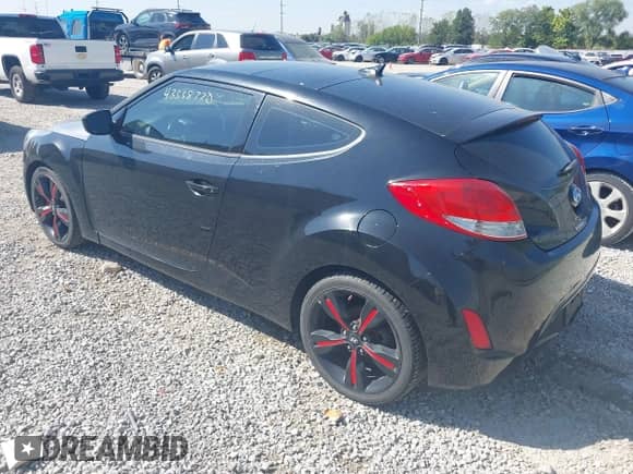 2013 Hyundai Veloster w/Gray Int z VIN KMHTC6AD6DU164467, wystawiony jako IAAI lot #43338770 z przebiegiem 173 275 mil mil oraz . Historia ofert i sprzedaży dostępna na DreamBid. Obrazek 3.