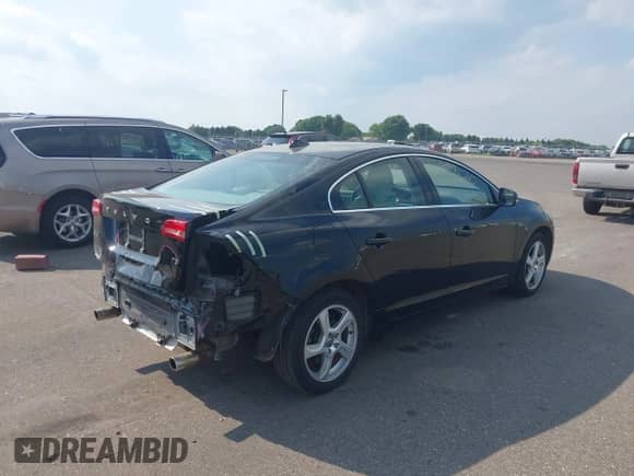 2013 Volvo S60 T5 Premier с VIN YV1612FS7D2187012, выставлен на аукционе IAAI как лот 42977170 с пробегом 86 988 миль миль и . История ставок и продаж доступна на DreamBid. Изображение 4.