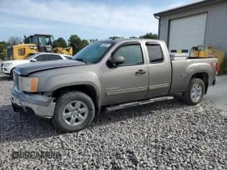 2013 GMC Sierra 1500 SLE with VIN 1GTR2VE72DZ230421, listed as a Copart auction lot 70300905 with 104,535 mi miles and Salvage title. Bid and sale history available at DreamBid. Image 1.