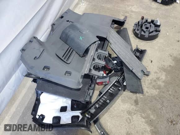 2019 Chevrolet Traverse LT Cloth с VIN 1GNEVGKW3KJ153025, выставлен на аукционе Copart как лот 64992785 с пробегом 67 380 миль миль и Списание • Salvage title. История ставок и продаж доступна на DreamBid. Изображение 13.
