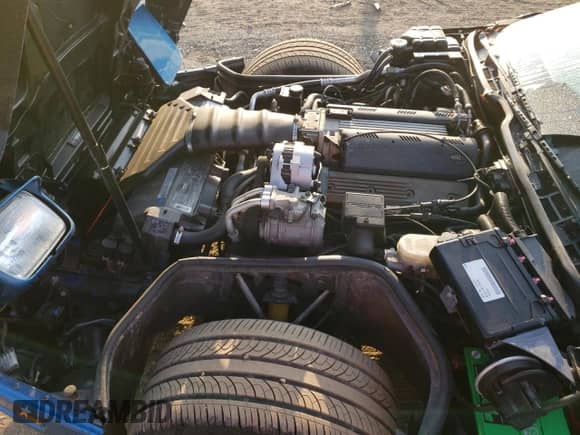 1992 Chevrolet Corvette с VIN 1G1YY23P5N5103935, выставлен на аукционе Copart как лот 71301524 с пробегом 108 774 миль миль и Списание • Salvage title. История ставок и продаж доступна на DreamBid. Изображение 11.