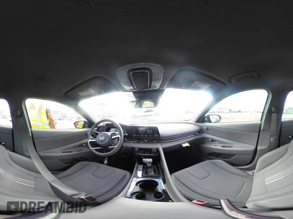 2025 Hyundai Elantra SEL Sport z VIN KMHLM4DJ9SU123170, wystawiony jako IAAI lot #43093903 z przebiegiem 1 868 mil mil oraz . Historia ofert i sprzedaży dostępna na DreamBid. Obrazek 18.