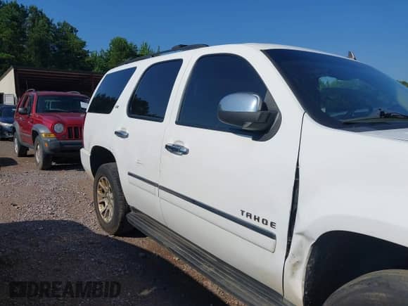2012 Chevrolet Tahoe LTZ с VIN 1GNSCCE01CR148109, выставлен на аукционе IAAI как лот 42556309 с пробегом Не указан миль и . История ставок и продаж доступна на DreamBid. Изображение 13.