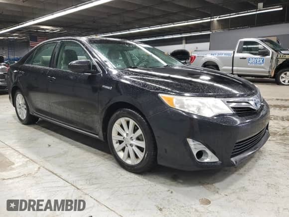 2012 Toyota Camry LE z VIN 4T1BD1FKXCU048450, wystawiony jako Copart lot #86432265 z przebiegiem 243 170 mil mil oraz Czysty tytuł • Clean title. Historia ofert i sprzedaży dostępna na DreamBid. Obrazek 4.