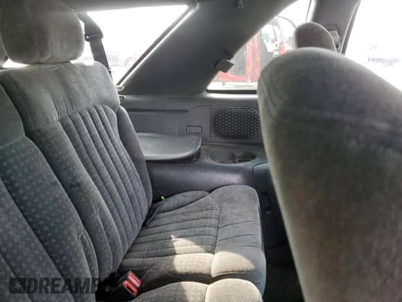 2000 Chevrolet Blazer LS z VIN 1GNCT18W7YK250829, wystawiony jako Copart lot #60228025 z przebiegiem 174 005 mil mil oraz Szkoda całkowita • Salvage title. Historia ofert i sprzedaży dostępna na DreamBid. Obrazek 10.