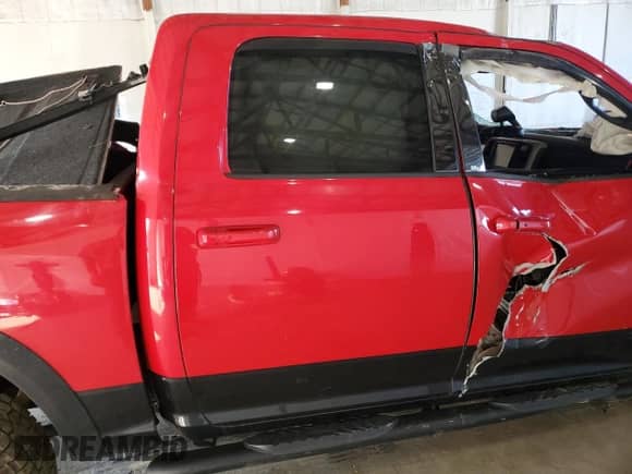 2016 Ram 1500 Rebel z VIN 1C6RR7YT0GS200631, wystawiony jako Copart lot #71961625 z przebiegiem Nie podano mil oraz Szkoda całkowita • Salvage title. Historia ofert i sprzedaży dostępna na DreamBid. Obrazek 10.