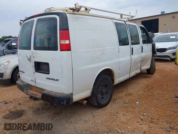 2004 Chevrolet Express Cargo с VIN 1GCHG35U041240256, выставлен на аукционе IAAI как лот 42217509 с пробегом 262 202 миль миль и . История ставок и продаж доступна на DreamBid. Изображение 4.