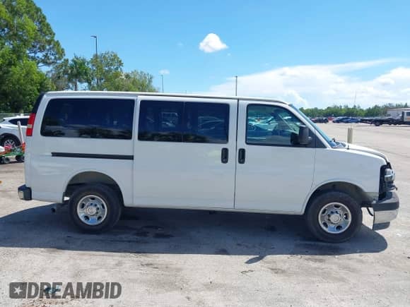 2018 Chevrolet Express Passenger LT с VIN 1GAZGMFP2J1320262, выставлен на аукционе IAAI как лот 43212956 с пробегом 65 015 миль миль и . История ставок и продаж доступна на DreamBid. Изображение 13.