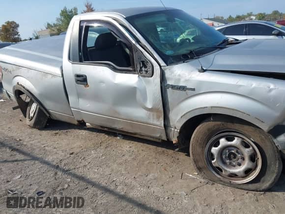 2010 Ford F-150 XL с VIN 1FTMF1EW6AKB71117, выставлен на аукционе IAAI как лот 43291511 с пробегом 102 611 миль миль и . История ставок и продаж доступна на DreamBid. Изображение 14.