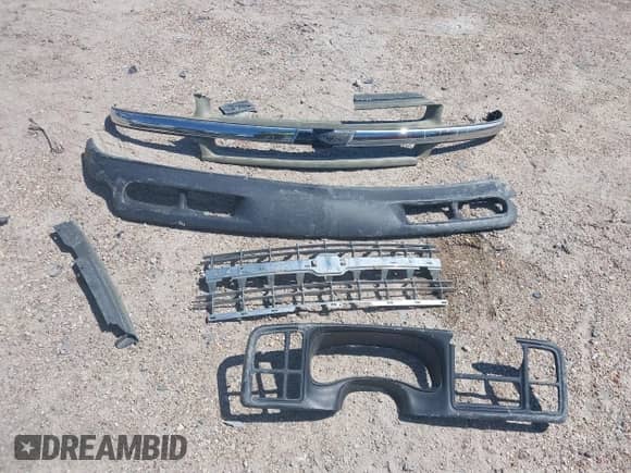 2001 Chevrolet Silverado 1500 с VIN 1GCEC14W71Z323427, выставлен на аукционе IAAI как лот 42363096 с пробегом 195 363 миль миль и . История ставок и продаж доступна на DreamBid. Изображение 12.