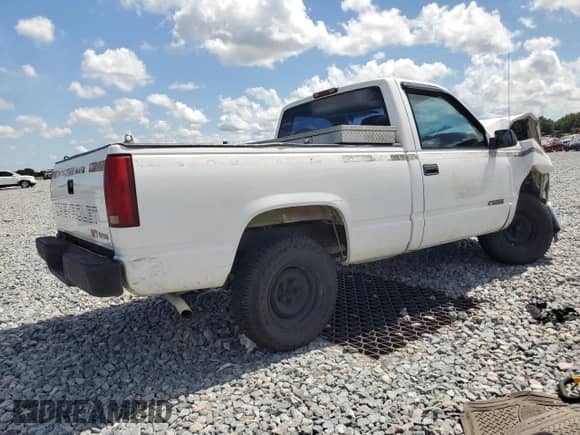1998 Chevrolet Silverado 1500 with VIN 1GCEC14W2WZ198652, listed as a Copart auction lot 62218285 with 172,297 mi miles and Salvage title. Bid and sale history available at DreamBid. Image 3.