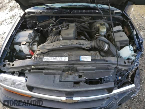 2000 Chevrolet S-10 LS z VIN 1GCCS1449Y8130785, wystawiony jako Copart lot #47471365 z przebiegiem 75 343 mil mil oraz Szkoda całkowita • Salvage title. Historia ofert i sprzedaży dostępna na DreamBid. Obrazek 11.