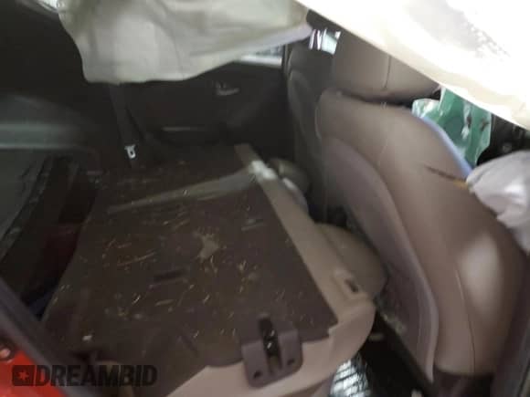 2014 Hyundai Tucson Walking Dead Edition z VIN KM8JUCAG0EU815736, wystawiony jako Copart lot #81373953 z przebiegiem Nie podano mil oraz Szkoda całkowita • Salvage title. Historia ofert i sprzedaży dostępna na DreamBid. Obrazek 10.