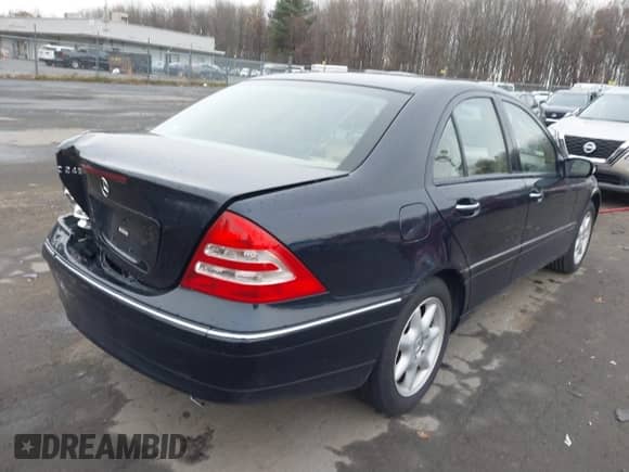 2004 Mercedes-Benz C 240 с VIN WDBRF61J94A550800, выставлен на аукционе IAAI как лот 37915634 с пробегом 115 016 миль миль и . История ставок и продаж доступна на DreamBid. Изображение 4.