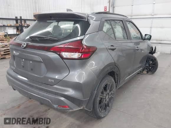 2022 Nissan Kicks SR z VIN 3N1CP5DV0NL532177, wystawiony jako IAAI lot #42449387 z przebiegiem 22 066 mil mil oraz . Historia ofert i sprzedaży dostępna na DreamBid. Obrazek 4.