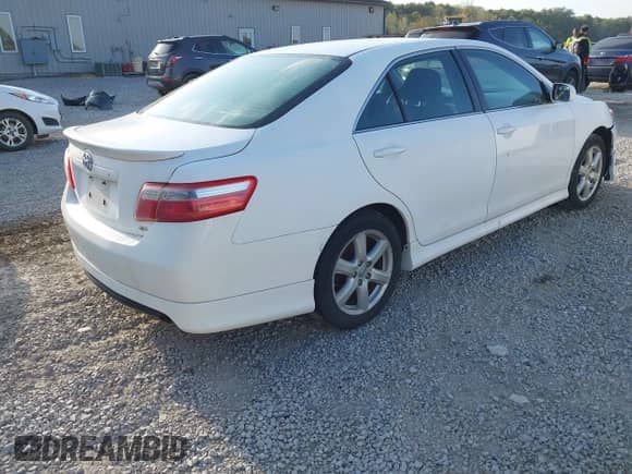 2008 Toyota Camry LE with VIN 4T1BE46K88U777701, listed as a IAAI auction lot 43165021 with 263,932 mi miles and . Bid and sale history available at DreamBid. Image 4.