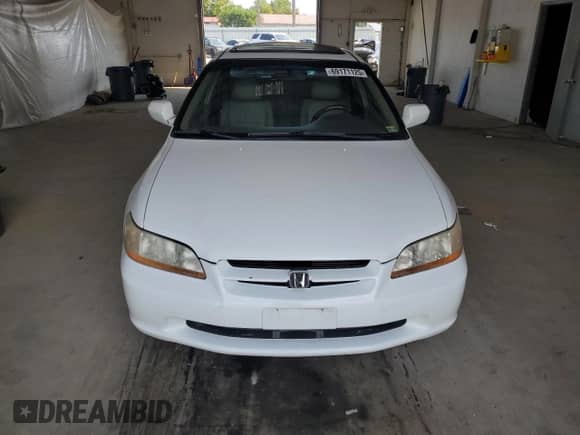2000 Honda Accord EX with VIN 1HGCG5668YA119262, listed as a Copart auction lot 69171125 with 162,257 mi miles and Salvage title. Bid and sale history available at DreamBid. Image 5.