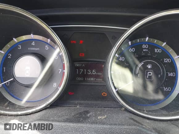 2011 Hyundai Sonata GLS z VIN 5NPEB4AC7BH043806, wystawiony jako IAAI lot #43094672 z przebiegiem 116 387 mil mil oraz . Historia ofert i sprzedaży dostępna na DreamBid. Obrazek 7.