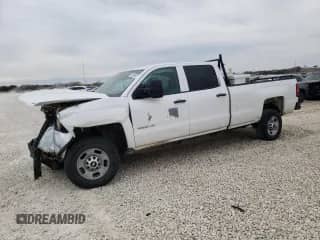 2015 Chevrolet Silverado 2500HD Work Truck z VIN 1GC1CUEG2FF175638, wystawiony jako Copart lot #82884664 z przebiegiem 238 972 mil mil oraz Szkoda całkowita • Salvage title. Historia ofert i sprzedaży dostępna na DreamBid. Obrazek 1.