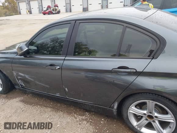 2013 BMW 3 Series 328i z VIN WBA3A5G53DNP18818, wystawiony jako IAAI lot #43439576 z przebiegiem 131 279 mil mil oraz . Historia ofert i sprzedaży dostępna na DreamBid. Obrazek 14.