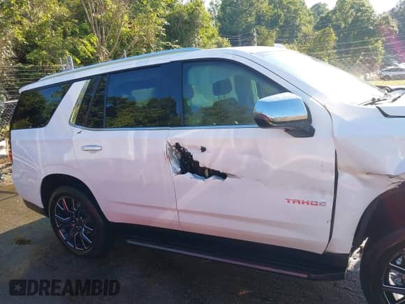 2023 Chevrolet Tahoe Premier с VIN 1GNSKSKD8PR543320, выставлен на аукционе IAAI как лот 43128192 с пробегом 28 647 миль миль и . История ставок и продаж доступна на DreamBid. Изображение 14.