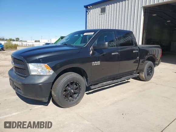 2016 Ram 1500 Tradesman z VIN 1C6RR7KG2GS260387, wystawiony jako Copart lot #81940445 z przebiegiem 143 337 mil mil oraz Czysty tytuł • Clean title. Historia ofert i sprzedaży dostępna na DreamBid. Obrazek 1.