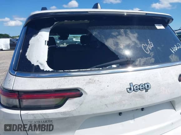 2023 Jeep Grand Cherokee Laredo z VIN 1C4RJJAG4P8790548, wystawiony jako IAAI lot #42763270 z przebiegiem 21 252 mil mil oraz . Historia ofert i sprzedaży dostępna na DreamBid. Obrazek 16.