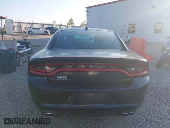 2016 Dodge Charger SXT z VIN 2C3CDXHG6GH355485, wystawiony jako IAAI lot #43344061 z przebiegiem 102 080 mil mil oraz . Historia ofert i sprzedaży dostępna na DreamBid. Obrazek 16.