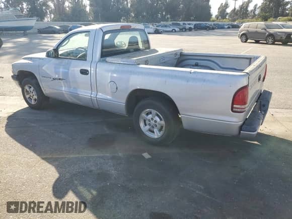 2001 Dodge Dakota z VIN 1B7FL26X71S150095, wystawiony jako Copart lot #69853224 z przebiegiem 99 736 mil mil oraz Czysty tytuł • Clean title. Historia ofert i sprzedaży dostępna na DreamBid. Obrazek 2.