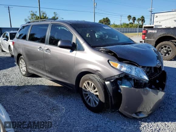 2015 Toyota Sienna XLE with VIN 5TDYK3DC2FS618302, listed as a Copart auction lot 86536625 with 80,165 mi miles and Non repairable. Bid and sale history available at DreamBid. Image 4.
