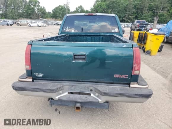 1998 GMC Sierra 1500 с VIN 2GTEC19R3W1519769, выставлен на аукционе Copart как лот 54363475 с пробегом 361 382 миль миль и Списание • Salvage title. История ставок и продаж доступна на DreamBid. Изображение 6.