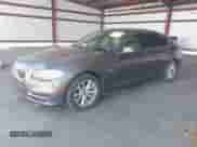 2014 BMW 5 Series 528i z VIN WBA5A5C5XED501501, wystawiony jako IAAI lot #43063194 z przebiegiem 145 415 mil mil oraz . Historia ofert i sprzedaży dostępna na DreamBid. Obrazek 2.