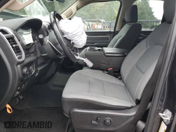 2020 Ram 1500 Big Horn z VIN 1C6RRFBG2LN315181, wystawiony jako Copart lot #70303954 z przebiegiem 65 635 mil mil oraz Szkoda całkowita • Salvage title. Historia ofert i sprzedaży dostępna na DreamBid. Obrazek 7.