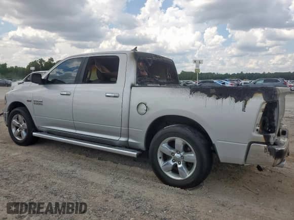 2015 Ram 1500 Big Horn z VIN 1C6RR6LT1FS581714, wystawiony jako Copart lot #68670855 z przebiegiem 129 411 mil mil oraz Szkoda całkowita • Salvage title. Historia ofert i sprzedaży dostępna na DreamBid. Obrazek 2.