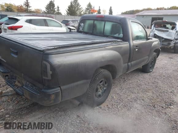 2011 Toyota Tacoma z VIN 5TFNX4CN1BX002043, wystawiony jako IAAI lot #43546253 z przebiegiem 172 063 mil mil oraz . Historia ofert i sprzedaży dostępna na DreamBid. Obrazek 4.