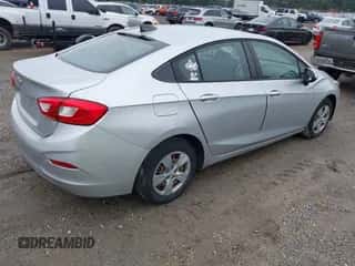 2018 Chevrolet Cruze LS z VIN 1G1BC5SMXJ7154469, wystawiony jako IAAI lot #43037553 z przebiegiem 94 626 mil mil oraz . Historia ofert i sprzedaży dostępna na DreamBid. Obrazek 4.