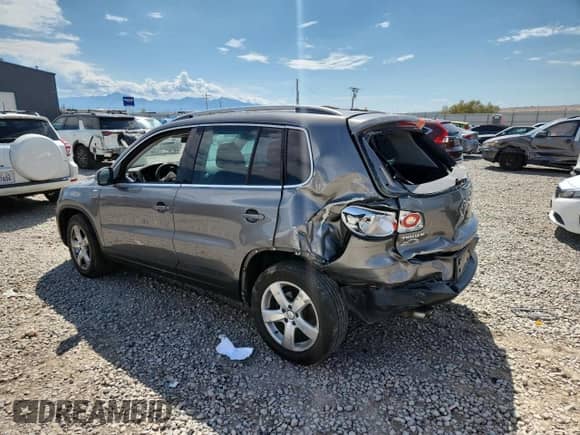 2010 Volkswagen Tiguan S с VIN WVGAV7AX8AW533430, выставлен на аукционе Copart как лот 70253625 с пробегом 144 749 миль миль и Списание • Salvage title. История ставок и продаж доступна на DreamBid. Изображение 2.