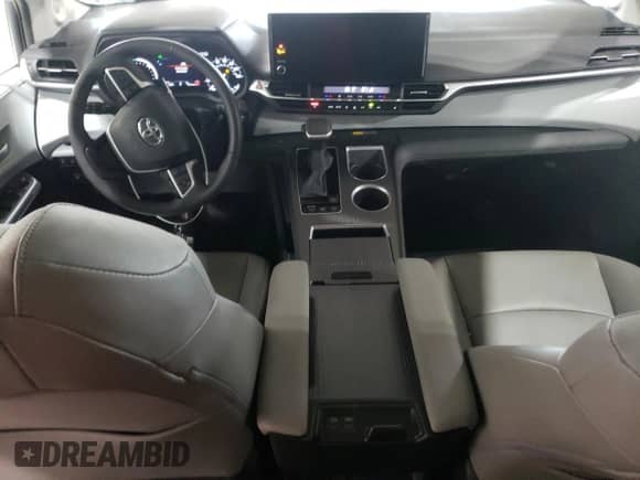 2025 Toyota Sienna XLE with VIN 5TDJSKFCXSS165288, listed as a Copart auction lot 82656415 with 14,901 mi miles and Salvage title. Bid and sale history available at DreamBid. Image 8.