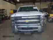 2017 Chevrolet Silverado 2500HD Work Truck z VIN 1GC0CUEGXHZ300303, wystawiony jako IAAI lot #42063764 z przebiegiem 204 714 mil mil oraz . Historia ofert i sprzedaży dostępna na DreamBid. Obrazek 12.