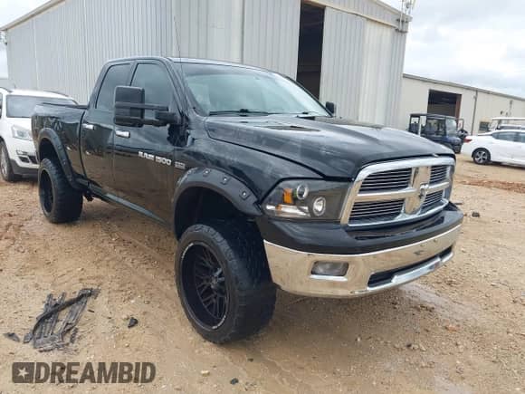2011 Ram 1500 Big Horn z VIN 1D7RB1GT3BS657413, wystawiony jako IAAI lot #42208287 z przebiegiem 197 557 mil mil oraz . Historia ofert i sprzedaży dostępna na DreamBid. Obrazek 1.